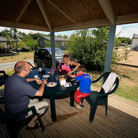 Terres De France - Les Hameaux Des Marines Vakantiepark 2*